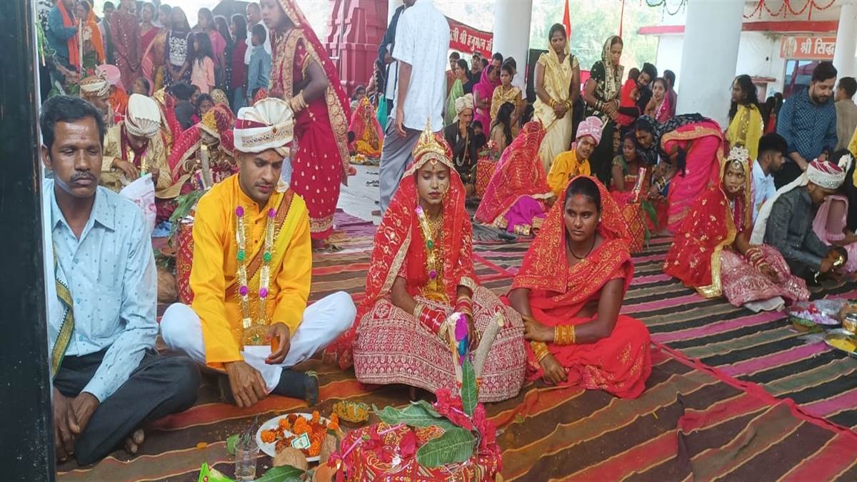 12 जोड़ों का सामूहिक विवाह और 62 ब्राह्मण बटुकों का हुआ उपनयन संस्कार