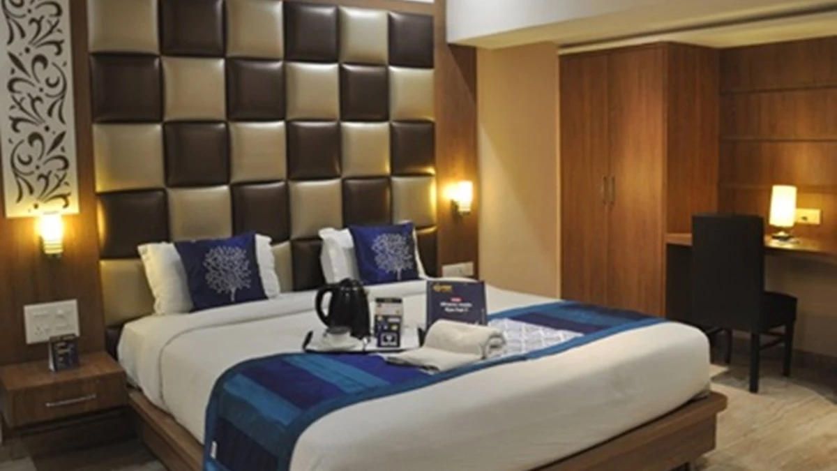 ऑनलाइन रूम बुक कराने के बाद होटल मैनेजमेंट ने युवक को किया परेशान, अब भरेंगे 15 हजार रुपये हर्जाना