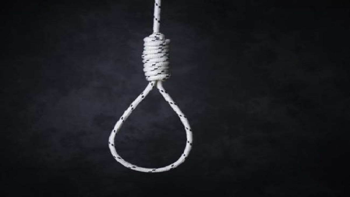 Bhopal Crime News : बेटा टयूशन से लौटा तो फांसी पर लटकी मिली मां, नहीं मिला सुसाइड नोट