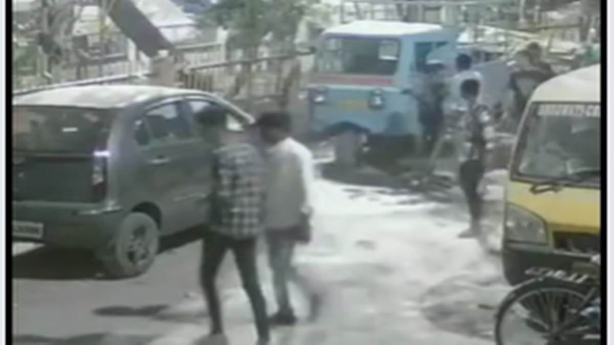 Indore Crime News: इंदौर में कुख्‍यात बदमाश और उसके साथी ने मचाया उत्‍पात, आठ गाड़‍ियां फोड़ी