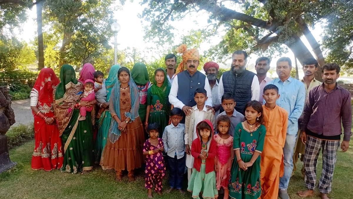 MP News:  पाकिस्तान के मुल्तान से आए 22 हिंदुओं को धार जिले में रहने की अनुमति मिली