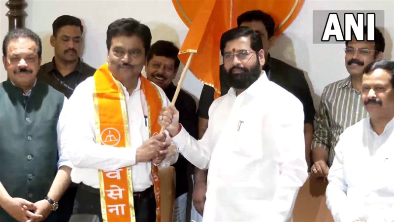 Maharashtra: Another blow to Uddhav Thackeray faction, former Health Minister Deepak Sawant joins Shinde camp