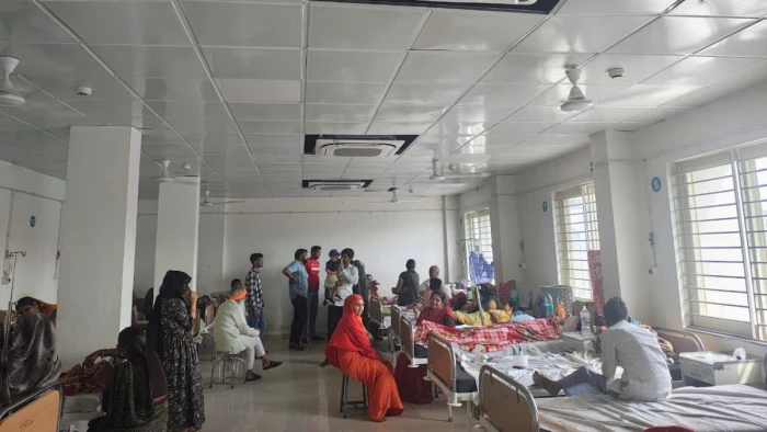 ग्वालियर जिला अस्पताल में आयुष्मान कार्ड बना 'शोपीस', हजारों रुपये खर्च कर ऑपरेशन कराने को मजबूर मरीज