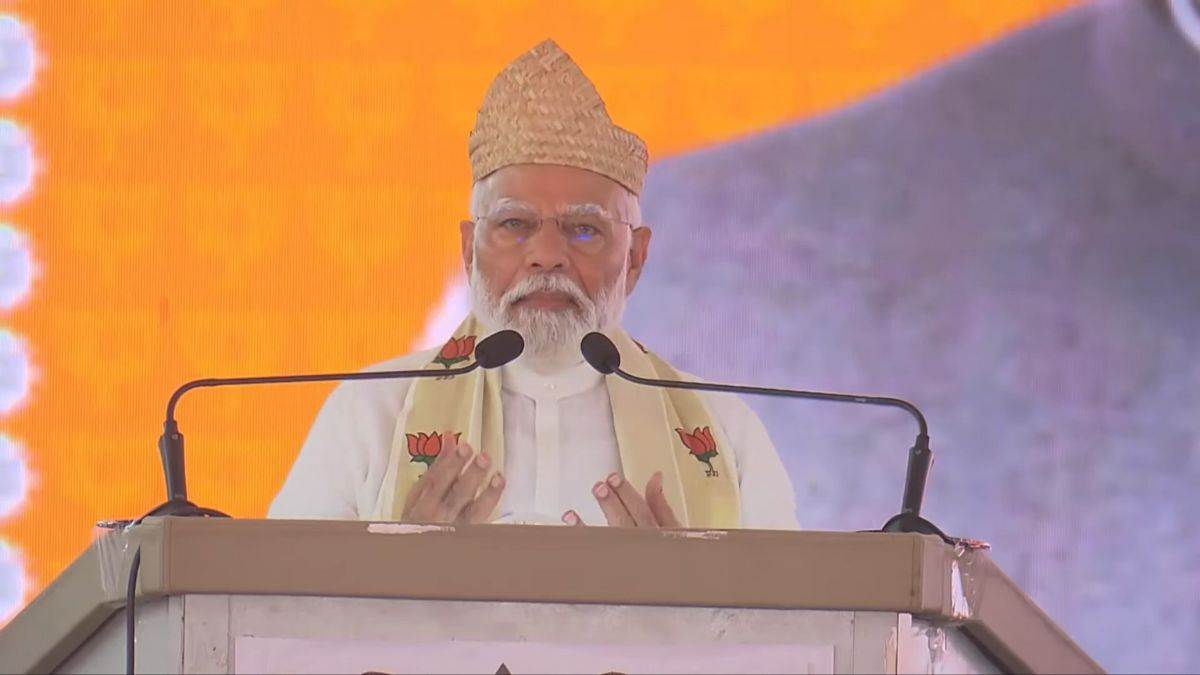 PM मोदी ने केरल में LDF व कांग्रेस को घेरा, बोले- दोनों ने आपको लूटा, ये आपकी रक्षा नहीं कर सकते