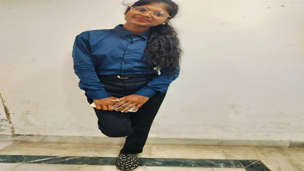 सड़क किनारे खड़ी सेल्सगर्ल पर चढ़ाई गाड़ी, मौत