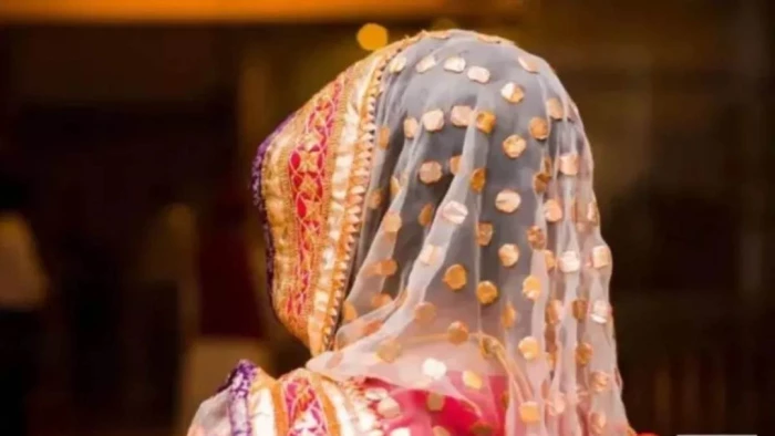 राजगढ़ में कानून की धज्जियां... 8 साल की दुल्हन और 10 साल का दूल्हा, ग्रामीणों ने टीम को धमकाकर रचाई शादी