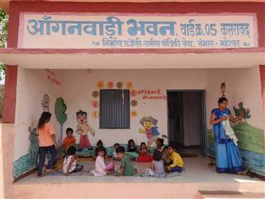 आंगनबाड़ी केंद्रों पर न बिजली न ही पेयजल - Khargone News: आंगनबाड़ी  केंद्रों पर न बिजली न ही पेयजल - Naidunia.com