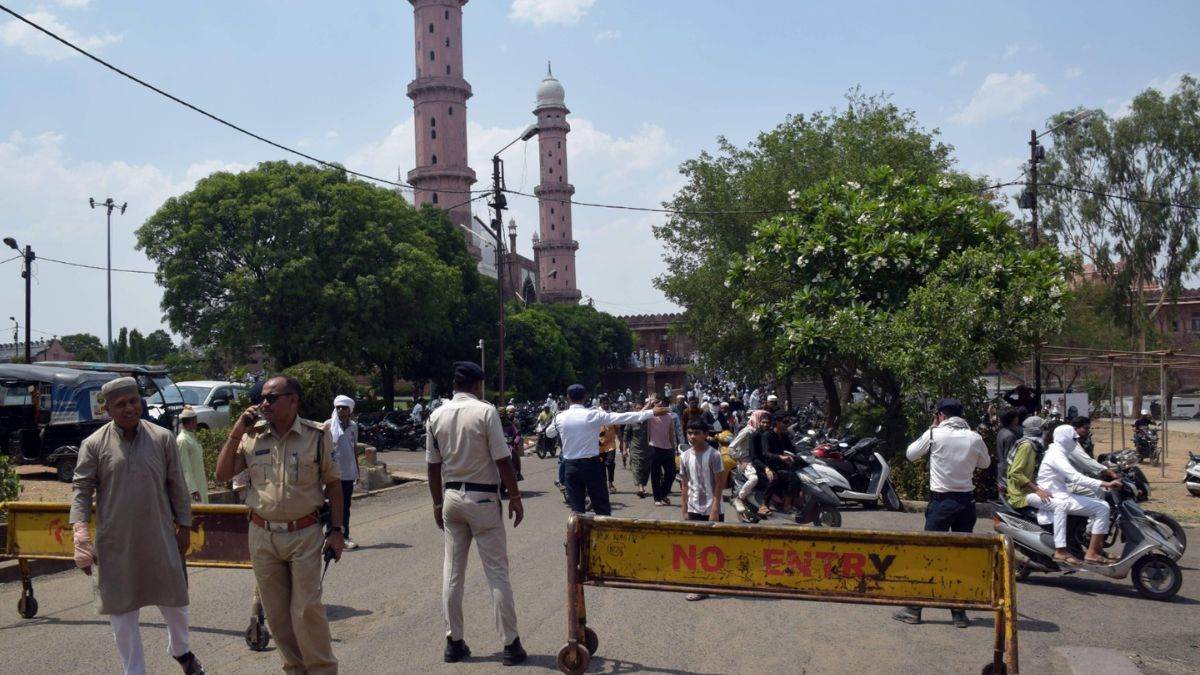 भोपाल में भोजशाला फैसले के बीच 1000 जवानों के साये में जुमे की नमाज, चप्पे-चप्पे पर रही पुलिस की नजर