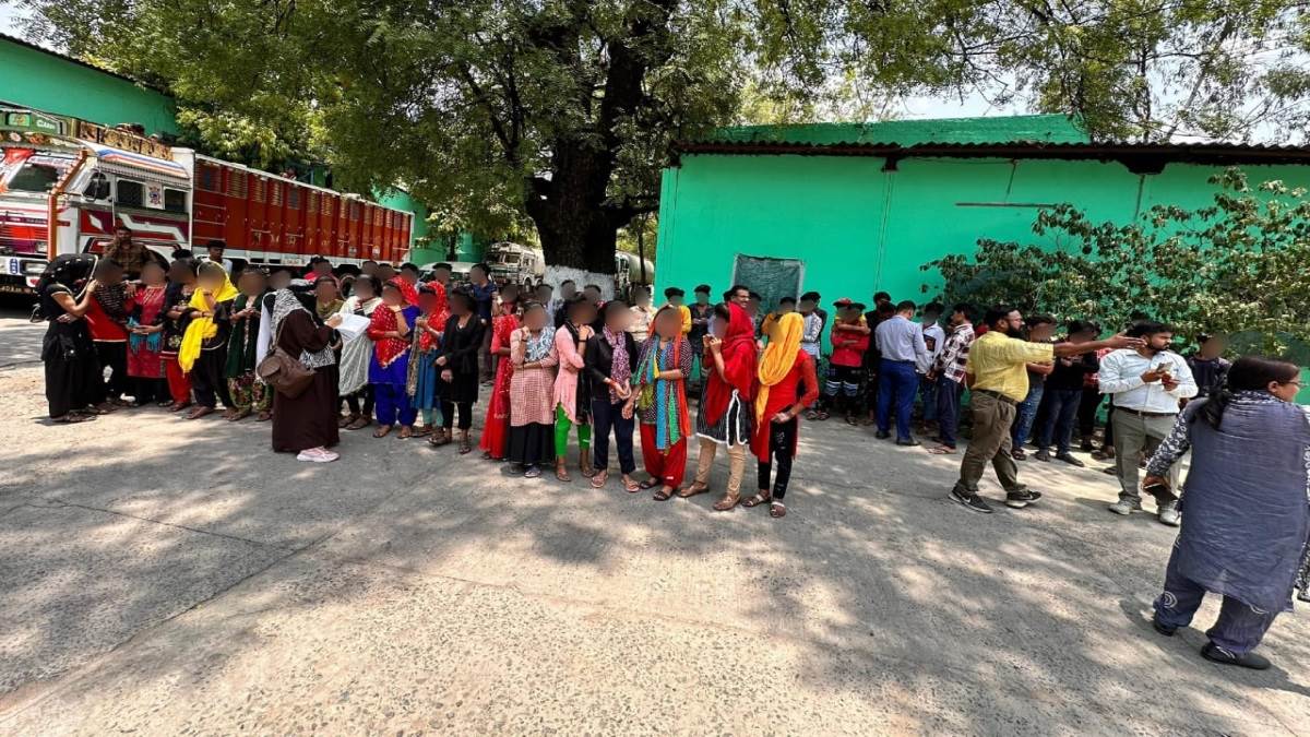 Raisen News: शराब फैक्ट्री से 50 से ज्यादा बाल श्रमिकों को मुक्त कराया, हाथों की गलने लगी थी चमड़ी