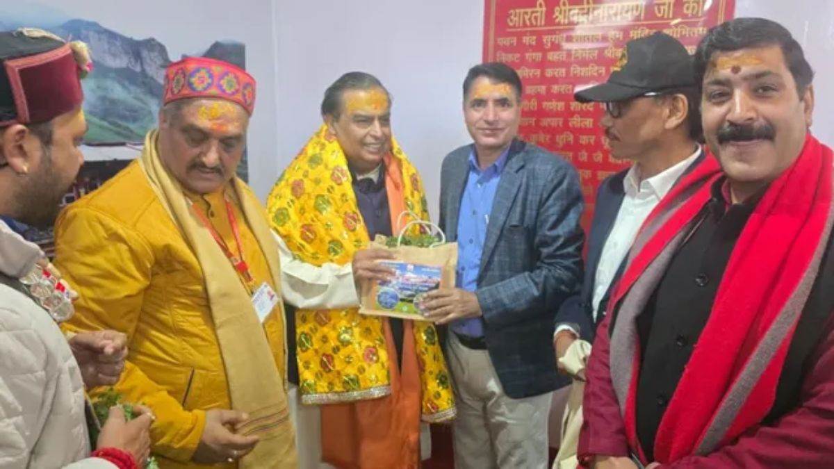 बदरीनाथ और केदारनाथ धाम पहुंचे मुकेश अंबानी, भगवान के चरणों में टेका माथा, दान किए करोड़ों रुपये