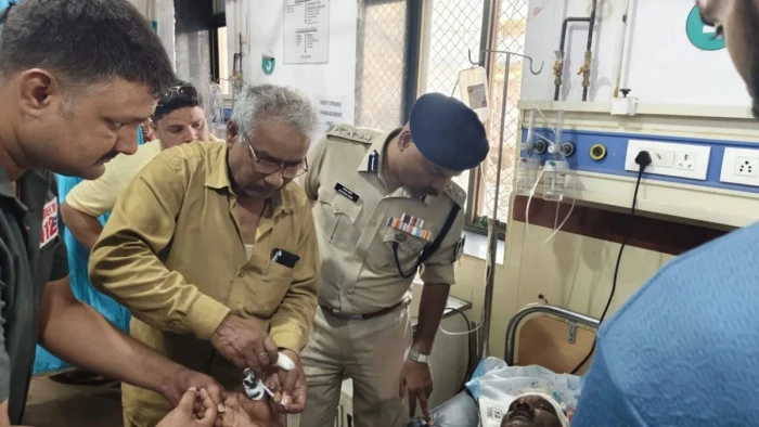 MP के सीधी में थाना प्रभारी पर कुल्हाड़ी-हंसिए से जानलेवा हमला, पांच आरोपियों पर केस दर्ज