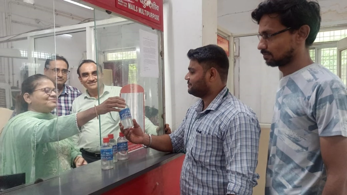 Gangajal: सावन के महीने में बढ़ी गंगाजल की डिमांड, 3 दिन में बिक गईं 700 बोतलें