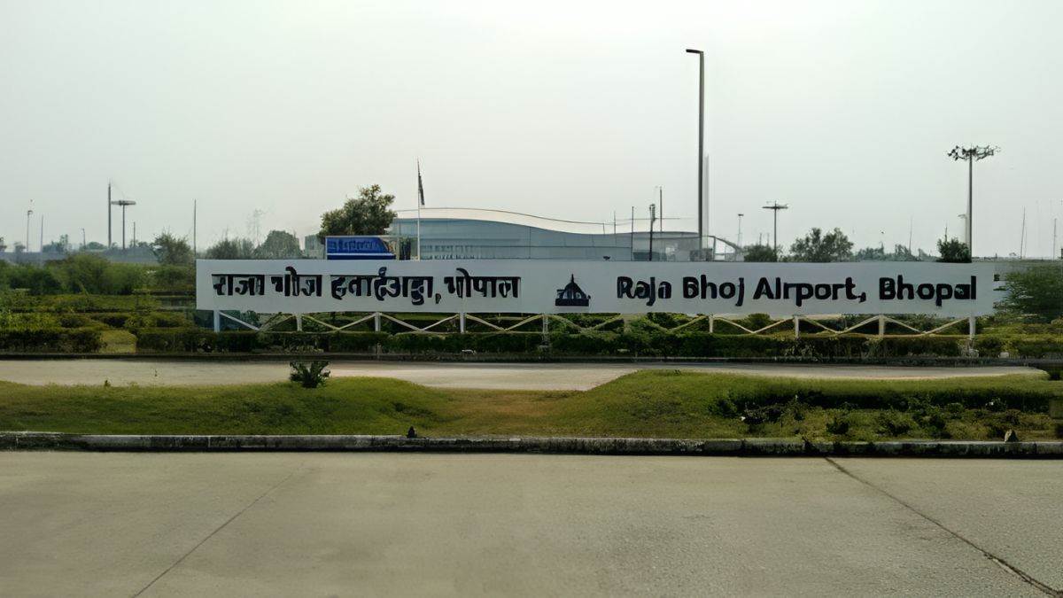 राजा भोज एयरपोर्ट से छिना नंबर 1 का ताज, ग्राहक संतुष्टि सर्वे में तीसरे नंबर पर खिसका, खजुराहो ने मारी बाजी