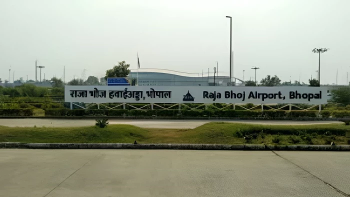 राजा भोज एयरपोर्ट से छिना नंबर 1 का ताज, ग्राहक संतुष्टि सर्वे में तीसरे नंबर पर खिसका, खजुराहो ने मारी बाजी