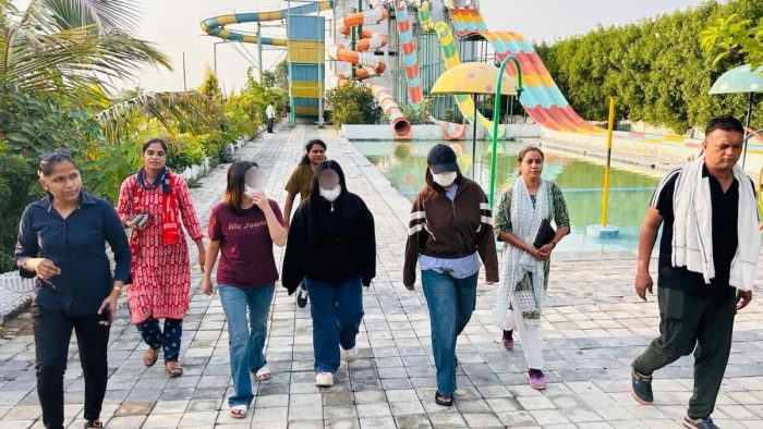 रतलाम के वाटर पार्क में स्पा सेंटर की आड़ में चल रहा था देह व्यापार, वहां से छुड़ाई तीन लड़कियों को वापस थाईलैंड भेजा