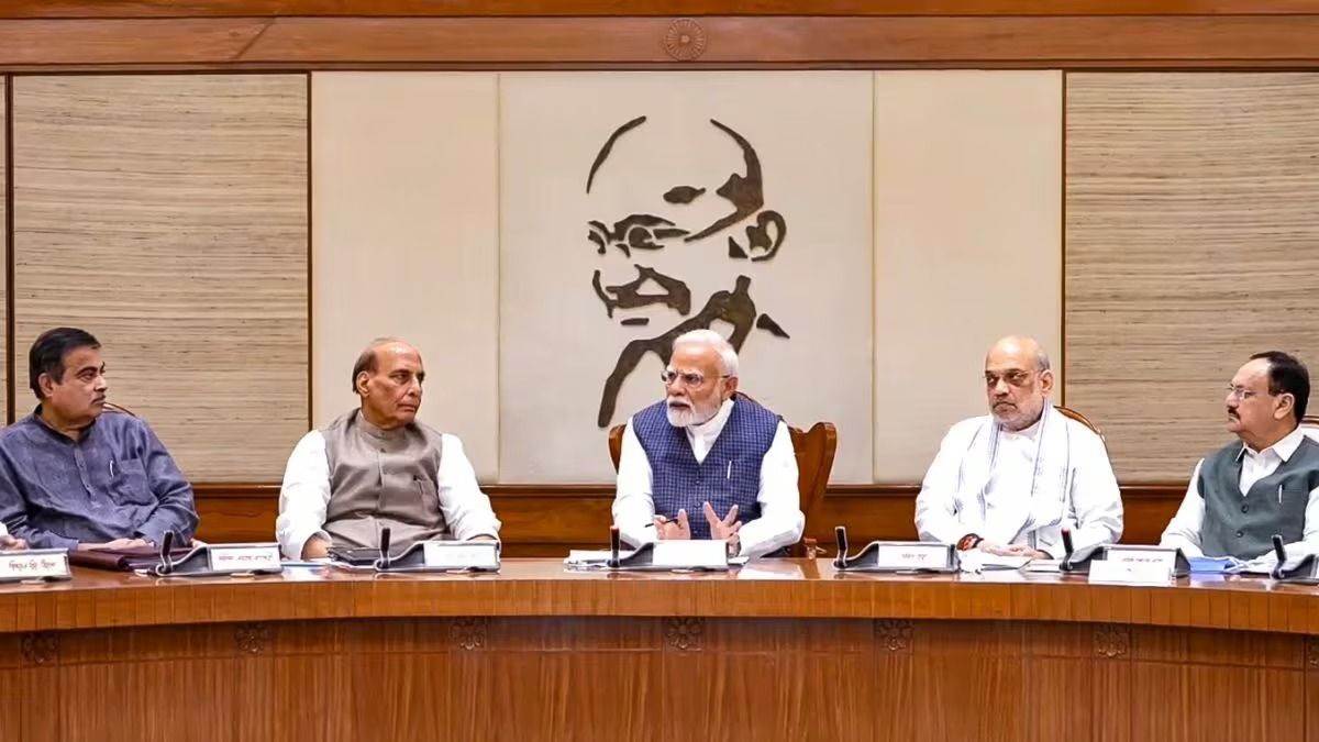कैबिनेट के 7 बड़े फैसले: वाराणसी में बनेगा एलिवेटेड कॉरिडोर, सेमीकॉन 2.0 और रेल विस्तार को मिली हरी झंडी