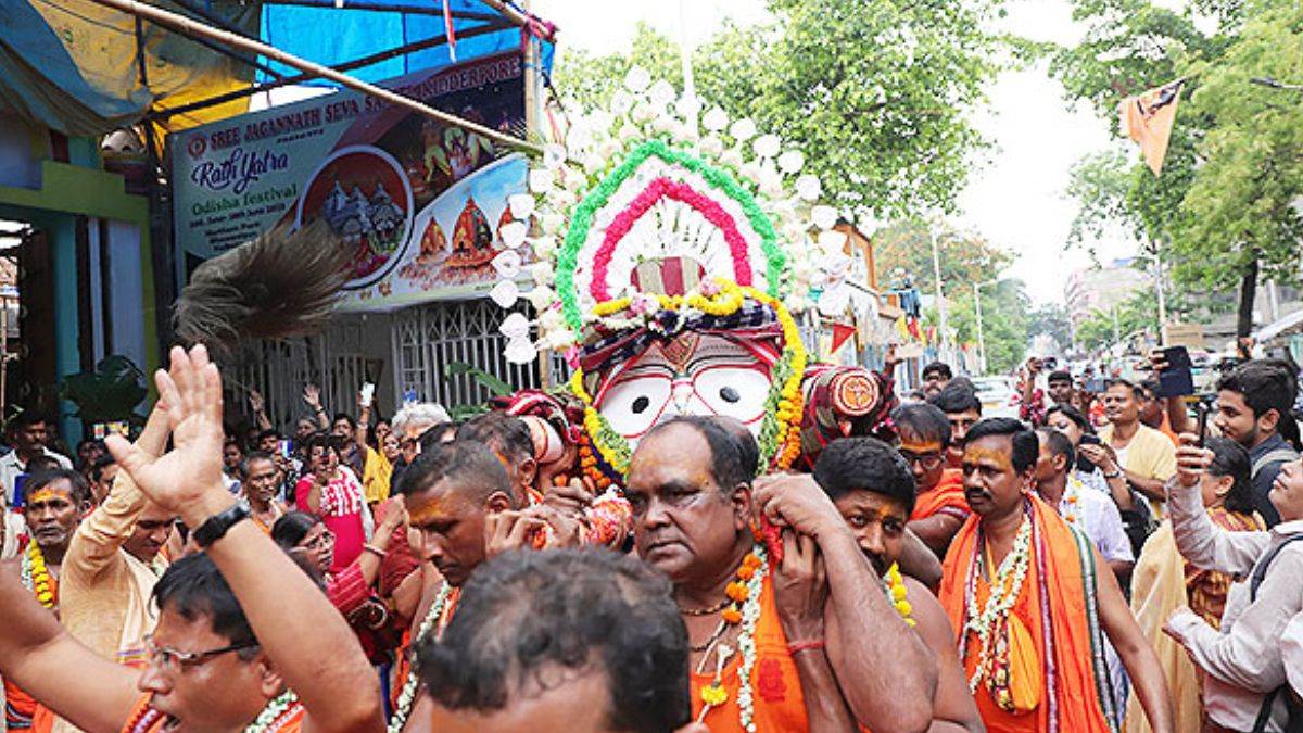 आंखों में पट्टी बांधकर होती है भगवान जगन्नाथ की स्थापना, मूर्ति के लिए लकड़ी चुनने के नियम भी खास, जानें क्यों है यह मंदिर पूरी दुनिया में अनोखा