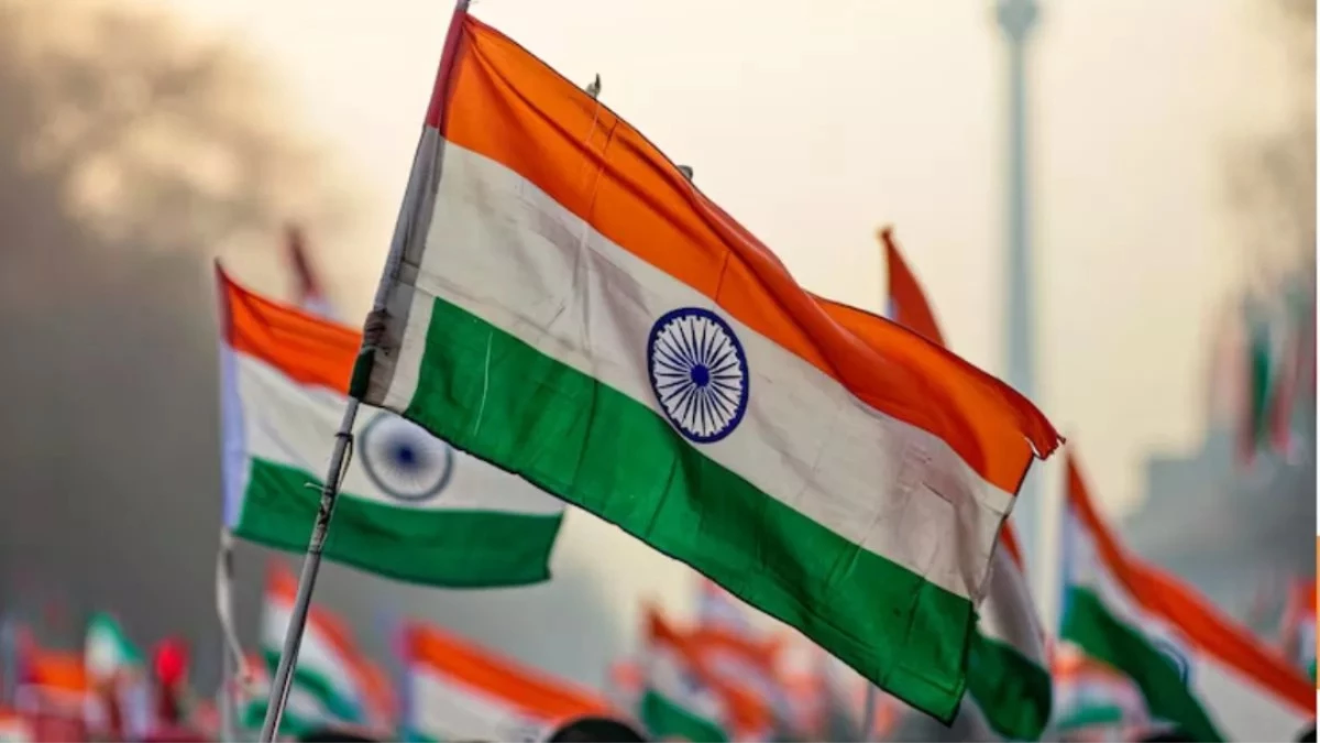 Independence Day 2025: क्या होता है Flag Hoisting और Flag Unfurling में अंतर? यहां समझें तिरंगे की दो अलग रस्में
