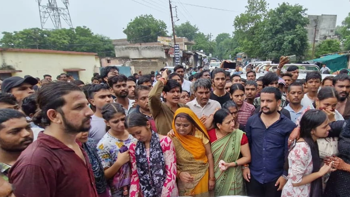 'मैं ऐसे ही नहीं फांसी लगा रही हूं, इसकी जिम्मेदार तीन टीचर हैं...', धार के मनावर में 12वीं की छात्रा ने की खुदकुशी