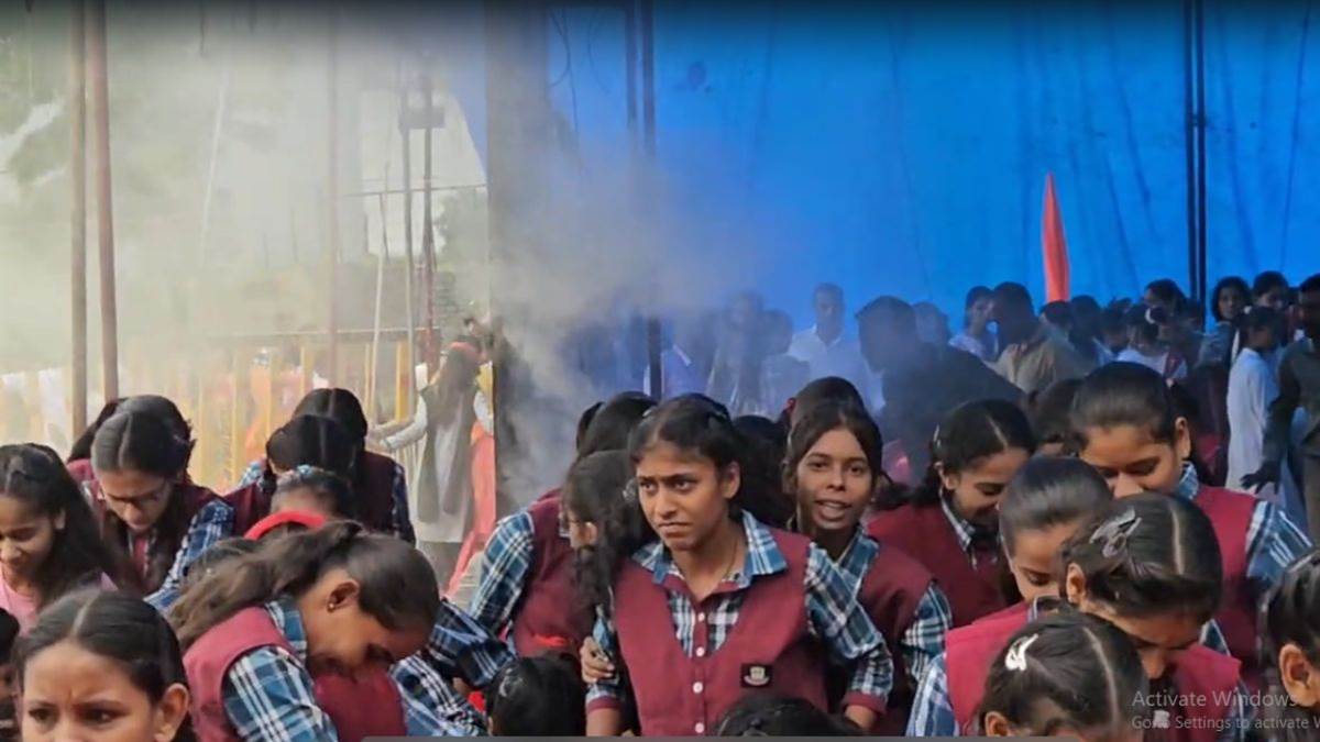 आगर में स्वतंत्रता दिवस समारोह के दौरान LED स्क्रीन और बिजली केबल में आग से मची अफरा-तफरी