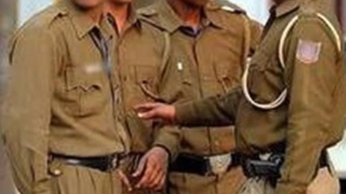 खाकी पर लगा हवाला से 1 करोड़ रुपये की घूस लेने का दाग, ऑडियो वायरल होने पर ASI और कॉन्स्टेबल लाइन अटैच