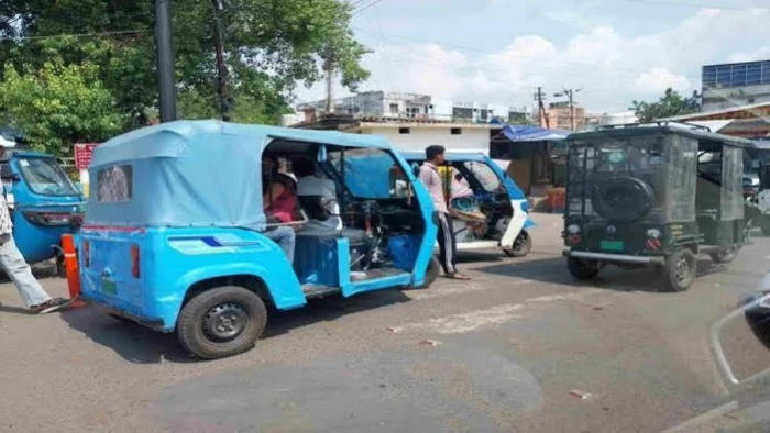 जबलपुर में ई-रिक्शा बन रहे मुसीबत, मेट्रो सहित ई-बसों की राह में बन सकते हैं रोड़ा