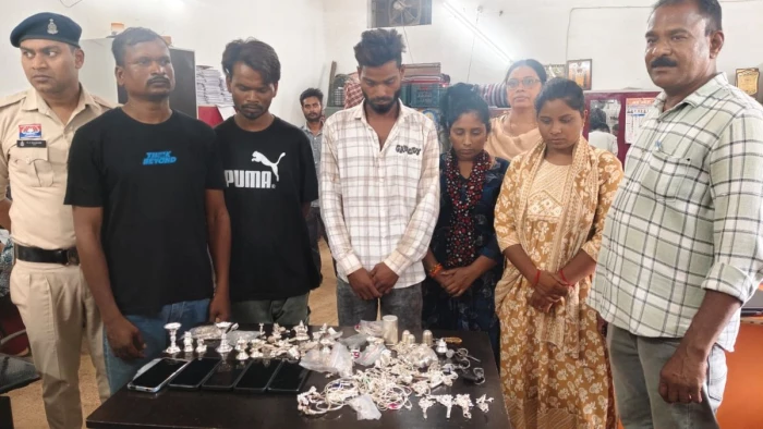 दीवार तोड़कर ज्वेलर्स दुकान में चोरी, 72 घंटे में रायपुर पुलिस ने किया खुलासा, दो महिला समेत 5 आरोपी गिरफ्तार