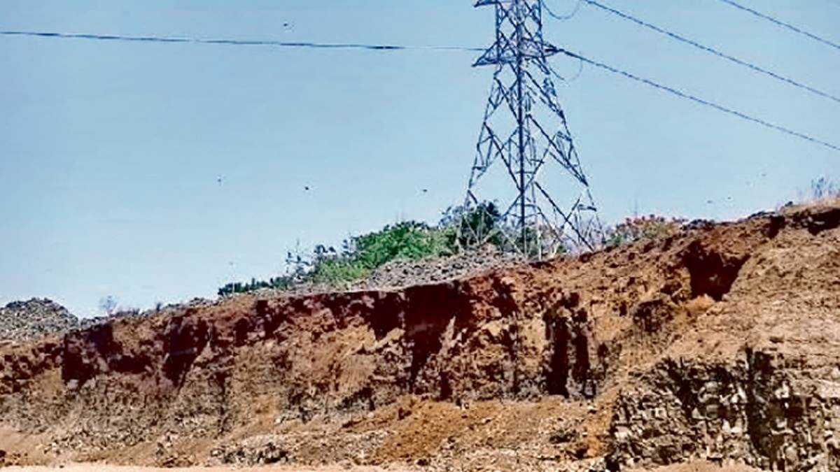 220 केवी ग्वालियर-दतिया बिजली लाइन के 10 टावरों पर अवैध खनन की वजह से गिरने खतरा