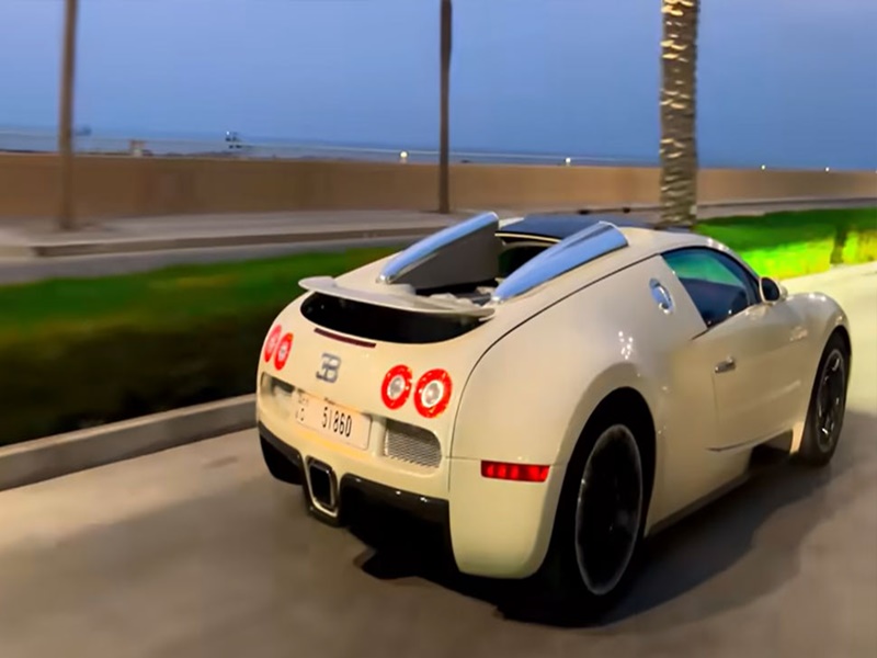 Bugatti Car: 2 सेकंड में 100 की स्पीड पर चलती है ये कार, कीमत इतनी ज्यादा कि आ जाएंगे कई फ्लैट