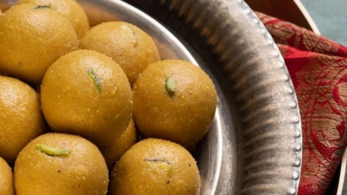 Laddu Recipe: डायबिटीज वाले भी खा सकते हैं गुलकंद से बने ड्राई फ्रूट लड्डू