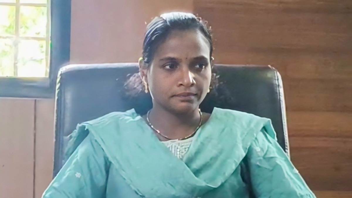 गरियाबंद में आठ लाख की इनामी महिला माओवादी ने किया आत्मसमर्पण, 20 साल से थी लिप्‍त