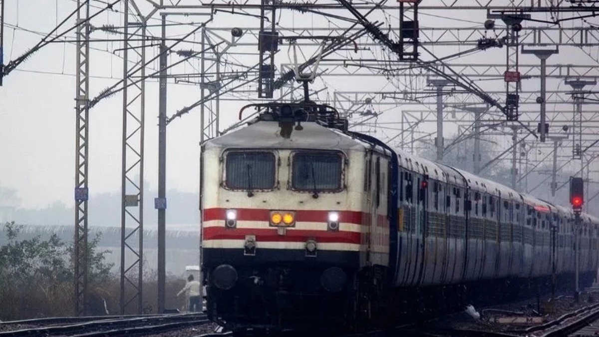 सेल्फी के चक्कर में मौत से सामना, सतना में ट्रेन की छत पर चढ़ा किशोर ओएचई लाइन की चपेट में आया