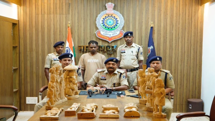नारायणपुर के आर्ट स्टूडियो से लकड़ी की 12 कलाकृतियां चोरी, पुलिस ने आरोपी को किया गिरफ्तार