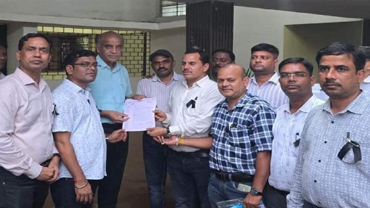 छत्तीसगढ़ में पुरानी पेंशन स्कीम के लिए बिजली कंपनी के 12 संगठन एकजुट, पांच अक्टूबर को रायपुर में करेंगे बड़ा प्रदर्शन