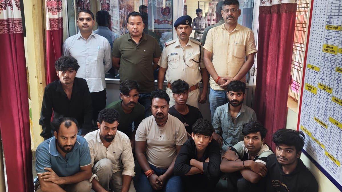 शहडोल में काॅपर केबल चुराने वाला दिल्ली का संगठित गिरोह बेनकाब, 4 स्कूटर समेत 17 गिरफ्तार