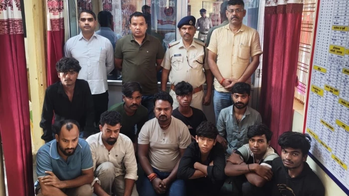 शहडोल में काॅपर केबल चुराने वाला दिल्ली का संगठित गिरोह बेनकाब, 4 स्कूटर समेत 17 गिरफ्तार