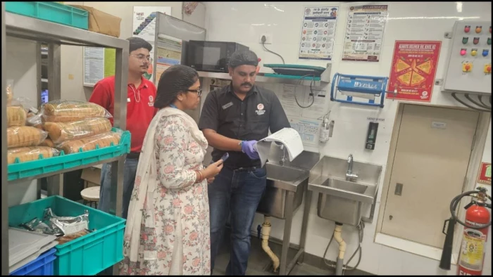 इंदौर के Dominoes में मिला चूहों का मल, Subway में वेज-नॉनवेज एक साथ, KFC-पिज्जा हट की भी खुली पोल