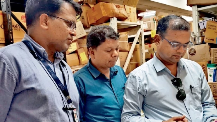 जबलपुर: सागर गेरे के किचन में मिली गंदगी, 19 किलो प्रतिबंधित एनालॉग पनीर जब्त, खाद्य विभाग ने नमूने जांच के लिए भेजे