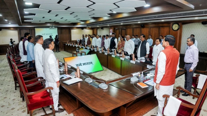 एमपी कैबिनेट ने किसानों और शिक्षकों को दिया तोहफा... 90 हजार करोड़ की योजनाओं को 2031 तक विस्तार