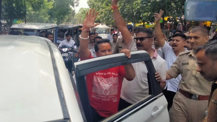 धार में वराह मार्च पर पुलिस की सख्ती, 20 से ज्यादा लोगों को हिरातस में लिया; इलाके में फोर्स तैनात