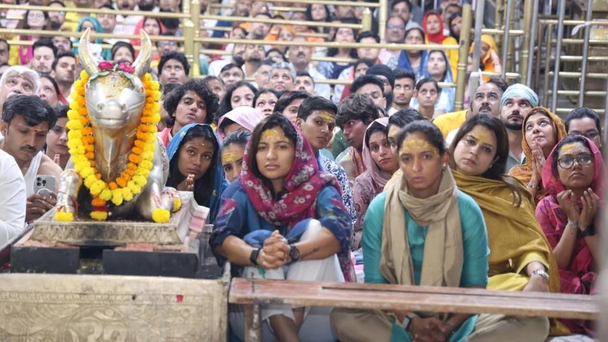 भारतीय महिला क्रिकेट टीम ने किए बाबा महाकाल की भस्म आरती के दर्शन, हर मैच में जीत के लिए की प्रार्थना
