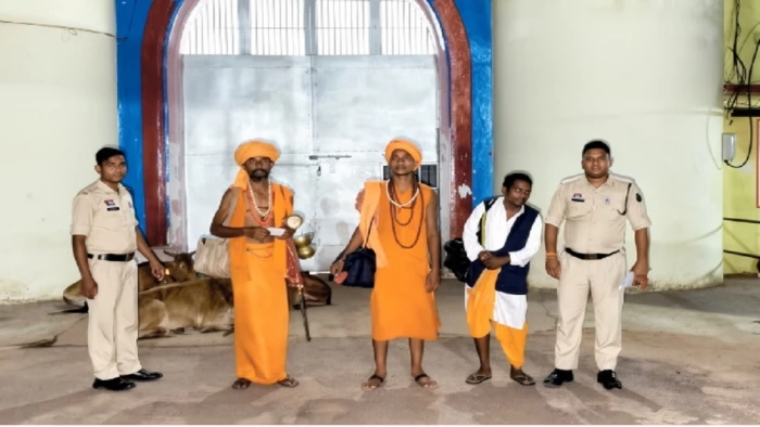 बालोद में बिना मुसाफिरी दर्ज कराए साधु वेश में घूम रहे पिता-पुत्र समेत यूपी के तीन गिरफ्तार, भेजे गए जेल