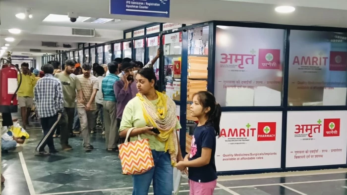 एम्स भोपाल की फार्मेसी में 70% दवाएं नहीं, मरीज बाहर से महंगे दामों पर खरीदने को मजबूर