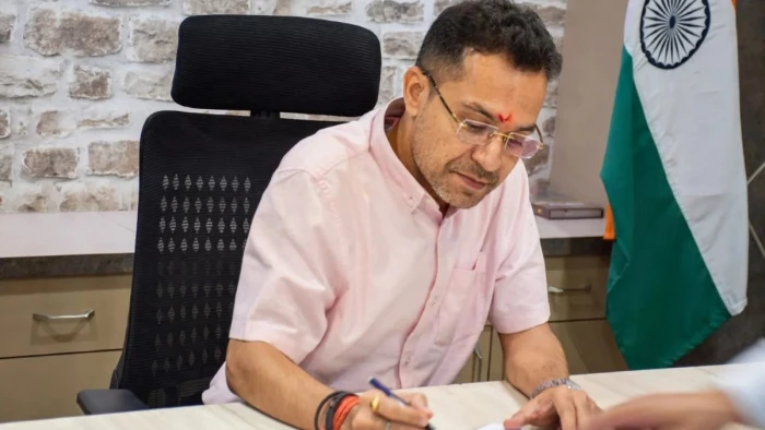 बालाघाट के नवागत कलेक्टर आदित्य सिंह ने संभाला पदभार, स्वास्थ्य सेवाओं की टटोली नब्ज; बोले-महामारी पर फोकस