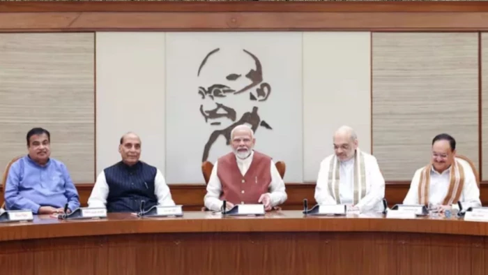 मोदी कैबिनेट का बड़ा फैसला, पेंशन योजनाओं से हटा 'इंदिरा गांधी' का नाम, अब 40% दिव्यांगता पर जन्म से मिलेगी सहायता