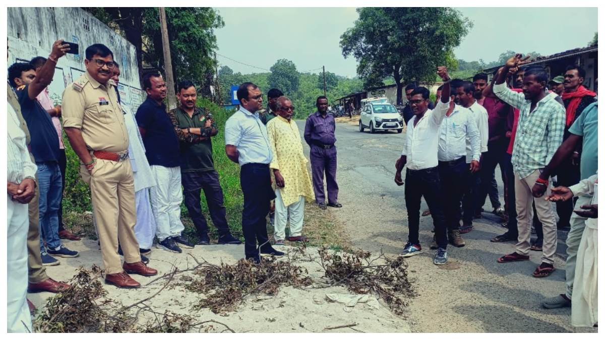 सूरजपुर के अस्पताल में ताला, डॉक्टर गायब, रास्ते में प्रसव से नवजात की...