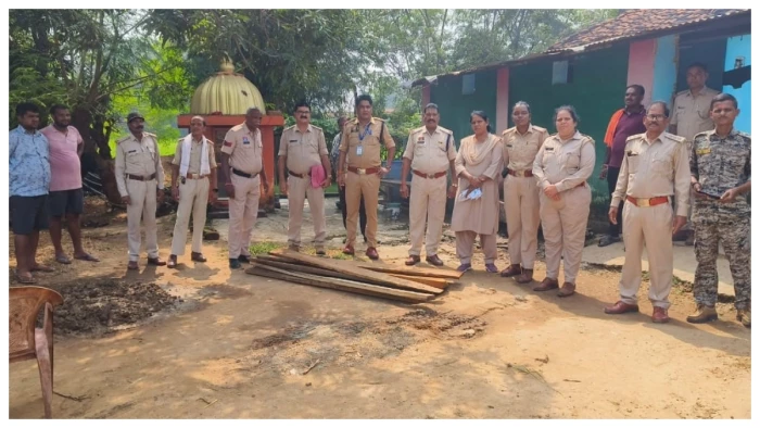 बिलासपुर: बाप अस्पताल में भर्ती, बेटा घर पर हैरान.. उड़नदस्ते की अचानक छापेमारी में निकला अवैध सागौन का खजाना