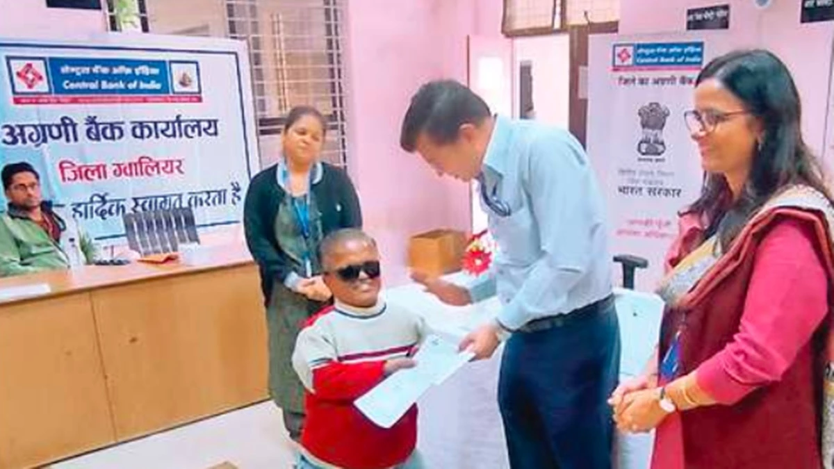 इनएक्टिव बैंक अकाउंट में थे 3.88 लाख रुपये, मिले तो खुशी से झूम उठे दिव्यांग प्रेमचंद