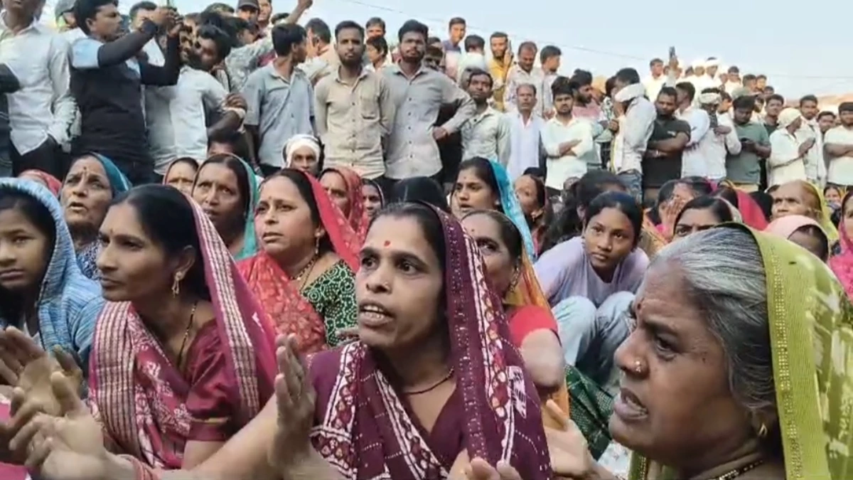 सांसदजी, आपकी नहीं हमारी बात सुनाने को बुलाया है...जहर खाने तक के पैसे नहीं हैं, खूब सुनाई खरी-खोटी