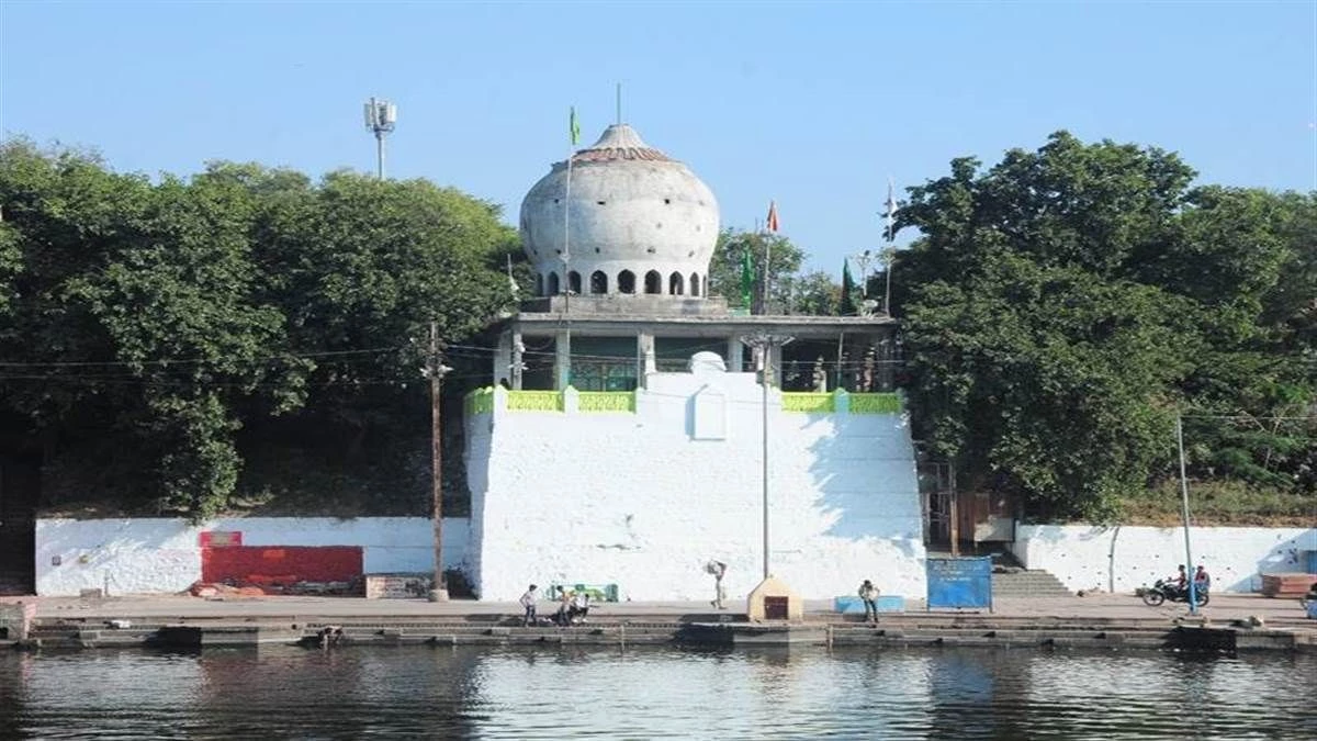 उज्जैन की दरगाह में हनुमान चालीसा पाठ पर विवाद, वीडियो वायरल होने के बाद सामने आया मामला